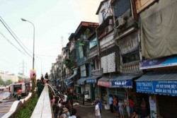 Hà Nội: Khẩn cấp di dời các hộ dân tại các khu nhà gỗ Chương Dương